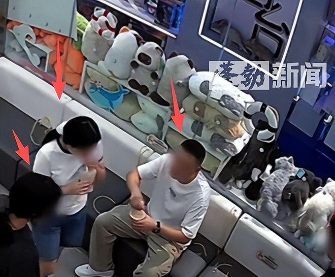 ！男子正脸被扒原因曝光太离谱警方已立案尊龙凯时新版APP手撕共享数据线后续(图1)